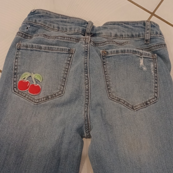 4/$40 Faded, Ripped & Patched Jeans - Size 7 (Junior) - Picture 8 of 10